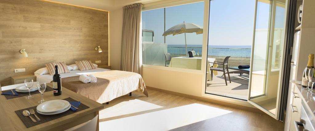 Apartamentos Voramar 卡斯特尔德费尔斯 外观 照片