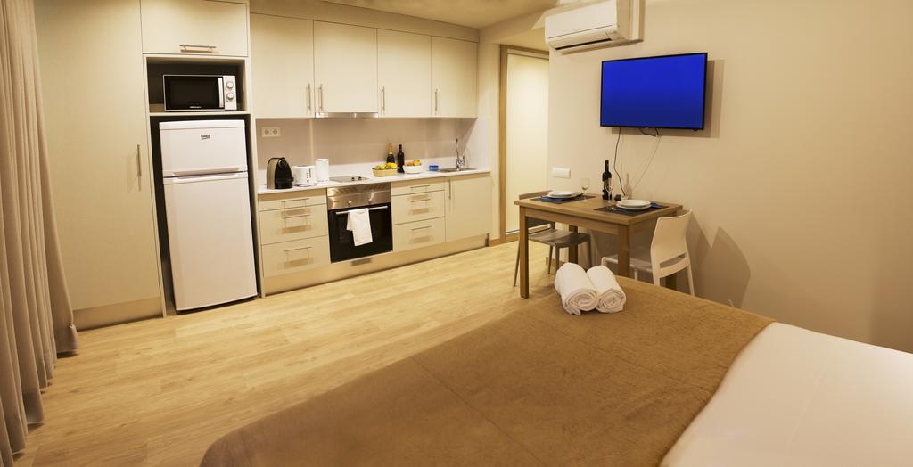 Apartamentos Voramar 卡斯特尔德费尔斯 外观 照片