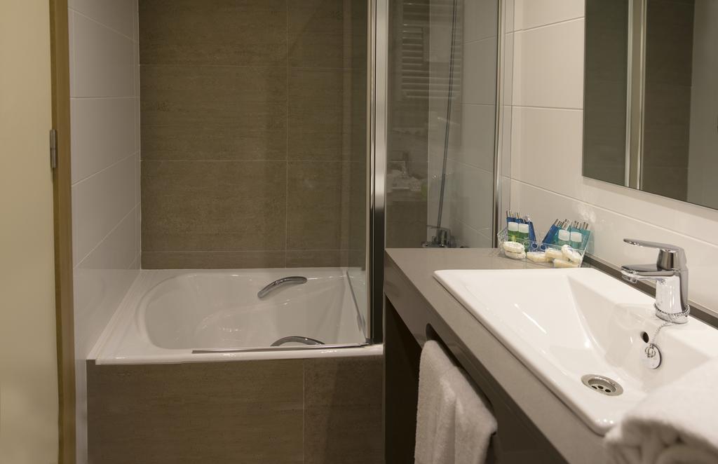 Apartamentos Voramar 卡斯特尔德费尔斯 外观 照片