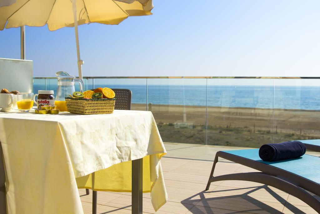 Apartamentos Voramar 卡斯特尔德费尔斯 外观 照片