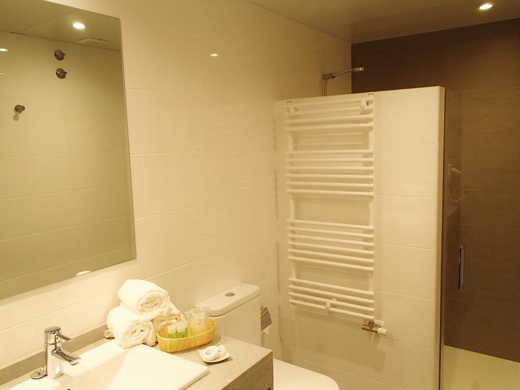 Apartamentos Voramar 卡斯特尔德费尔斯 外观 照片