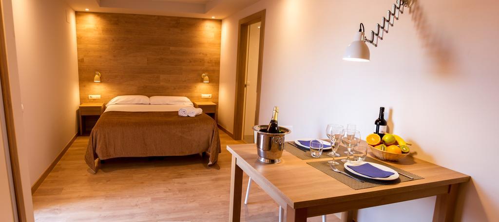 Apartamentos Voramar 卡斯特尔德费尔斯 外观 照片